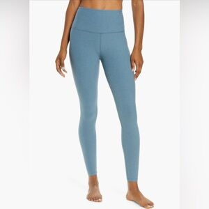LIKE NEW beyond yoga caught in the midi high waist leggings small blue